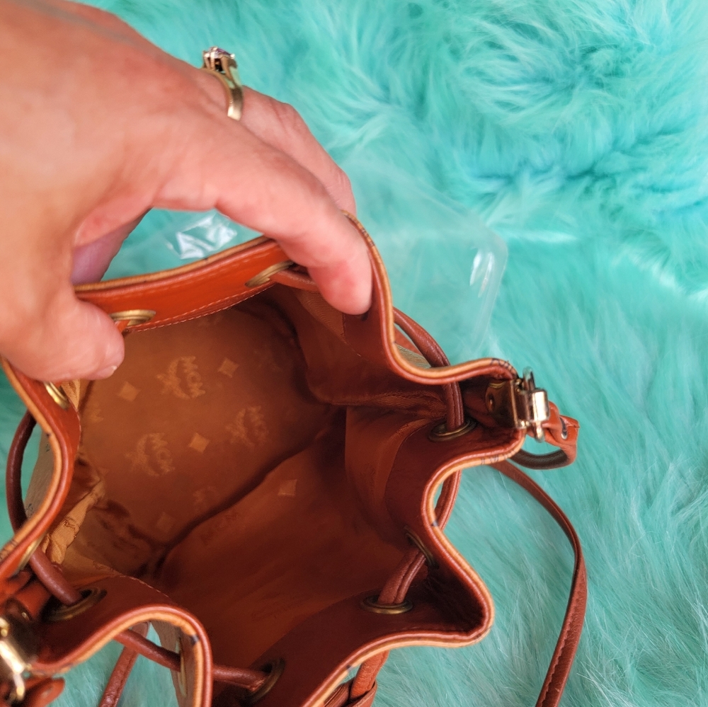 AUTHENTIC MCM BUCKET BAG - Picture 4 of 4